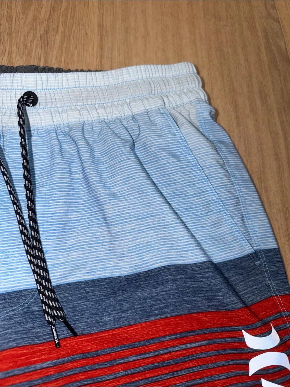 Hurley Red & Light Blue Striped Men's Swim Shorts lined men’s size small